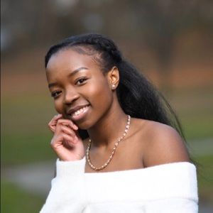 Meet your Posher, Nadia